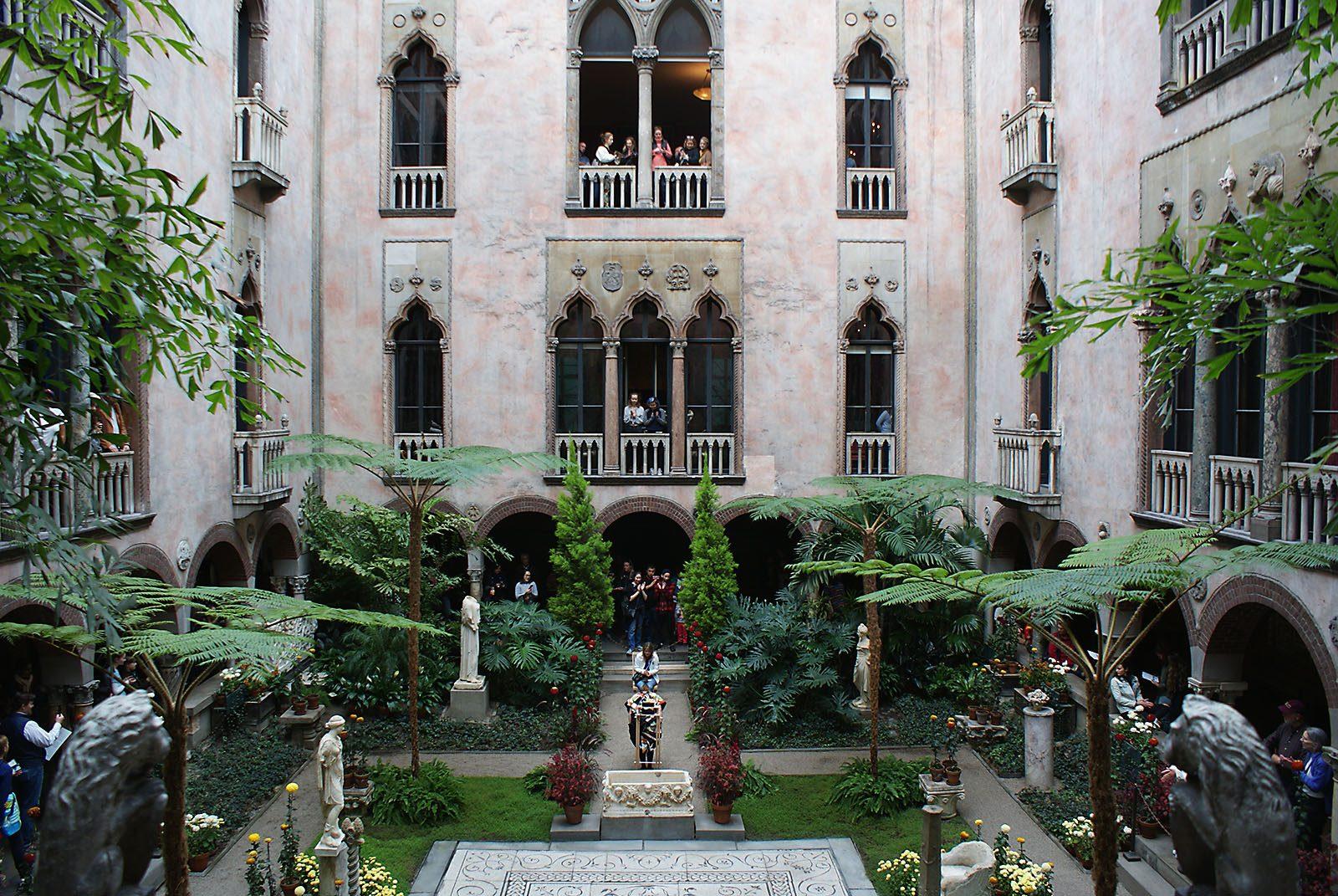 The Isabella Stewart Gardner Museum courtyard.  GEENA GRANT/ DAILY FREE PRESS STAFF
