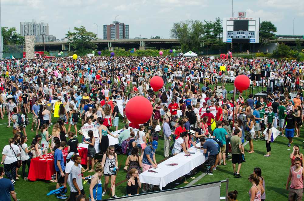 SPLASH, an bi-annual event on Nickerson Field, is an opportunity for students to learn about the many clubs and organizations available at Boston University. MIKE DESOCIO/ DFP FILE