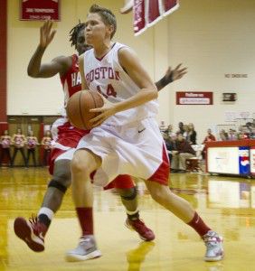 Terrier senior guard Mo Moran led BU’s offense with a team-high 12 points to go along with five assists and four rebounds in a winning effort against the University of Vermont. MICHELLE JAY/DAILY FREE PRESS STAFF