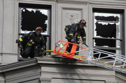 A 3-alarm fire destroys the fourth and fifth floor on a Back Bay brownstone Wednesday morning. PHOTO BY MICHELLE JAY/DAILY FREE PRESS STAFF