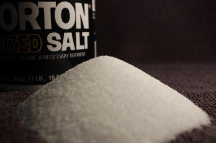 Photo by Kiera Blessing Photo caption: In a recent study, researchers at MIT, Brigham and Women’s Hospital, Harvard, Broad Institute’s Klarman Cell Observatory and Yale found salt as a risk factor for people predisposed to autoimmune disease.