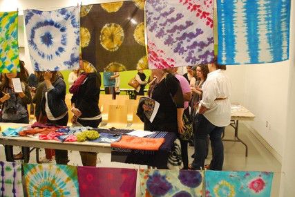 At the MFA’s “Throwback Thursday: A Hippie Chic College Welcome” on Thursday, college students partook in tie-dye tutorials, where they dyed scarves, shirts and other clothing articles. PHOTO BY FALON MORAN/DAILY FREE PRESS CONTRIBUTOR.
