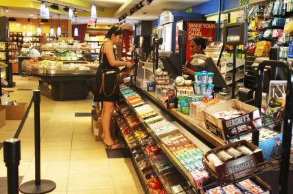 BU students shop in City Convenience below Warren Towers, which was remodeled after the university decided against building a Taco Bell within the store space. PHOTO BY KIERA BLESSING/DAILY FREE PRESS STAFF