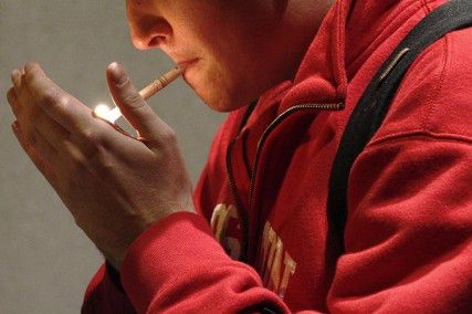 Students on Boston University’s campus have mixed feelings when it comes to choosing between lighting up a traditional cigarette or puffing on an e-cigarette. PHOTO BY ALEX HENSEL/DAILY FREE PRESS STAFF. 