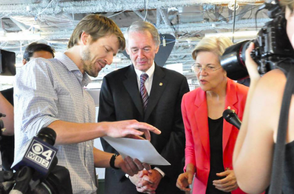 Silverside Detector co-founder Andrew Inglis speaks to Elizabeth Warren and Ed Markey about his company's lithium thermal neutron detector. PHOTO COURTESY OF ANDREW INGLIS 