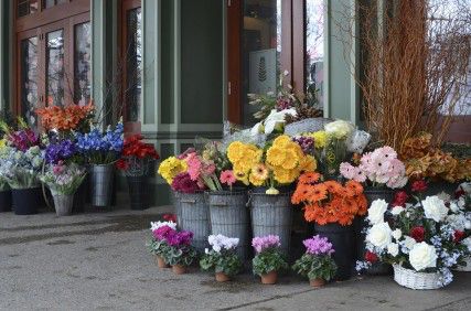 A display outside Boston Rose & Fern Florist reminds customers to pick up a bouquet for their sweeties. MIKE DESOCIO/DAILY FREE PRESS STAFF 