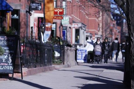 The long expanse of shops, salons and restaurants that line Newbury Street is set to expand with five new tenants, including luxury beauty boutique Bluemercury, Shake Shack and the hair salon Drybar, which is already open. PHOTO BY MAYA DEVEREAUX/DAILY FREE PRESS