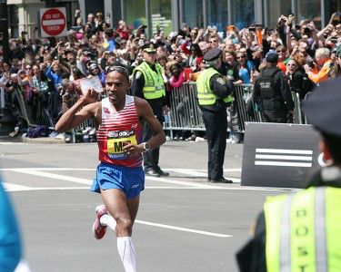 MAYA DEVEREAUX/DAILY FREE PRESS STAFF Spectators grew louder as Meb Keflezighi of San Diego, approached the marathon finish line. Keflzighi was the first American winner of the men’s race since 1983.