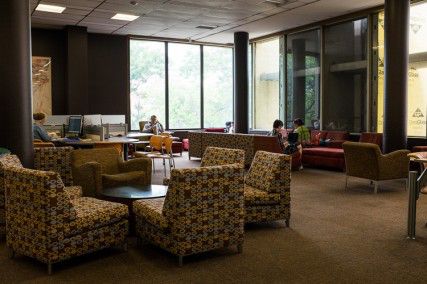 The PAL Study Lounge on the third floor of Mugar Memorial Library is a great choice for those looking to study with a group in a comfortable but productive environment. PHOTO BY CLINTON NGUYEN/DAILY FREE PRESS STAFF