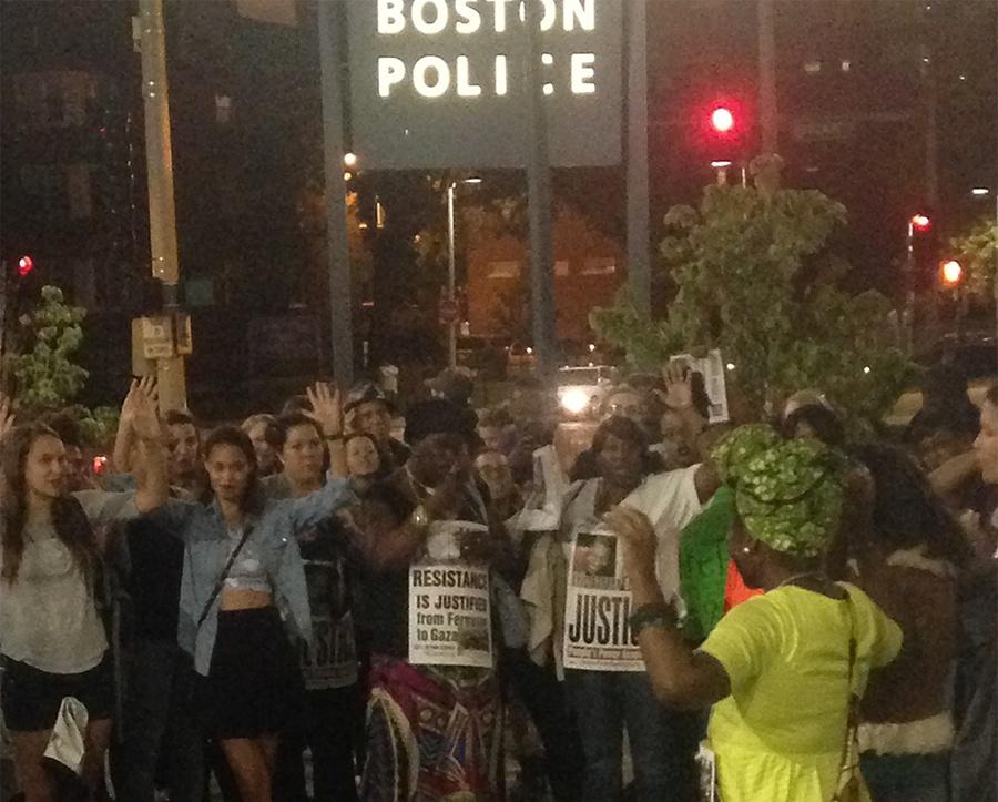 Several hundred gather for vigil to honor Michael Brown