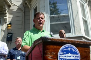Boston Mayor Martin Walsh speaks in front of a student apartment in Allston-Brighton on Monday. The mayor stated in the speech that the city is committed to fixing safety violations in student housing. PHOTO BY MIKE DESOCIO/DAILY FREE PRESS STAFF
