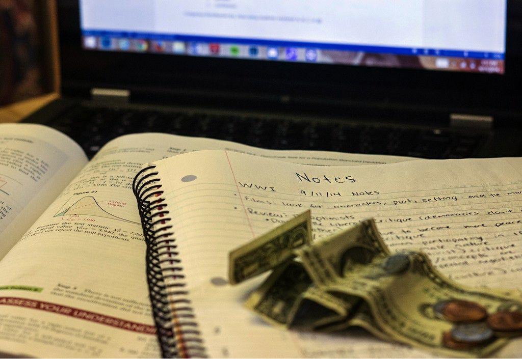 Cengage and Boston startup Flashnotes have paired up to host an online marketplace where students can post, buy and sell their study guides. PHOTO ILLUSTRATION BY ALEXANDRA WIMLEY/DAILY FREE PRESS STAFF