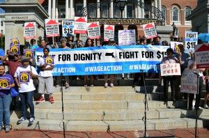 A protest that took place at the Massachusetts Statehouse Thursday centered around an increase in the minimum wage. PHOTO BY JUSTIN AKIVA/DAILY FREE PRESS STAFF