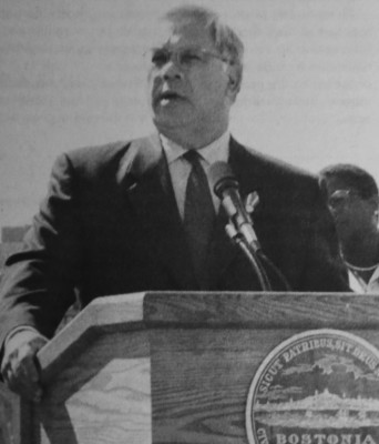 Nov 1, 2001 - Mayor Thomas M. Menino has returned to campaigning after more than a month of suspended campaign activity. FILE PHOTO BY ALLISUN REILLY/DFP FILE PHOTO