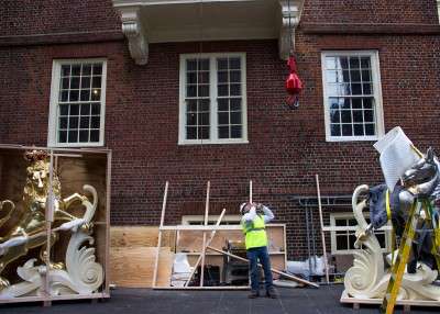 Construction workers prepare to hoist the lion and unicorn statues to the top of the Old State House. PHOTO BY ALEXANDRA WIMLEY/DAILY FREE PRESS STAFF
