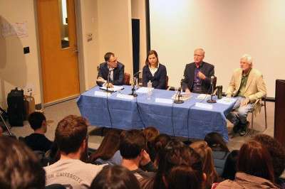 The Boston University Environmental Student Organization hosted Pricing Carbon in Massachusetts: Proposal to Combat Climate Change Thursday, where panelists were able to answer student questions about the carbon tax. PHOTO BY MAE DAVIS/DAILY FREE PRESS STAFF