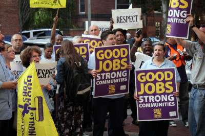 Boston University union workers ratified a contract Monday that will give them a 10 percent raise over four years and allow them to maintain health care benefits. PHOTO BY FELICIA GANS/DFP FILE PHOTO
