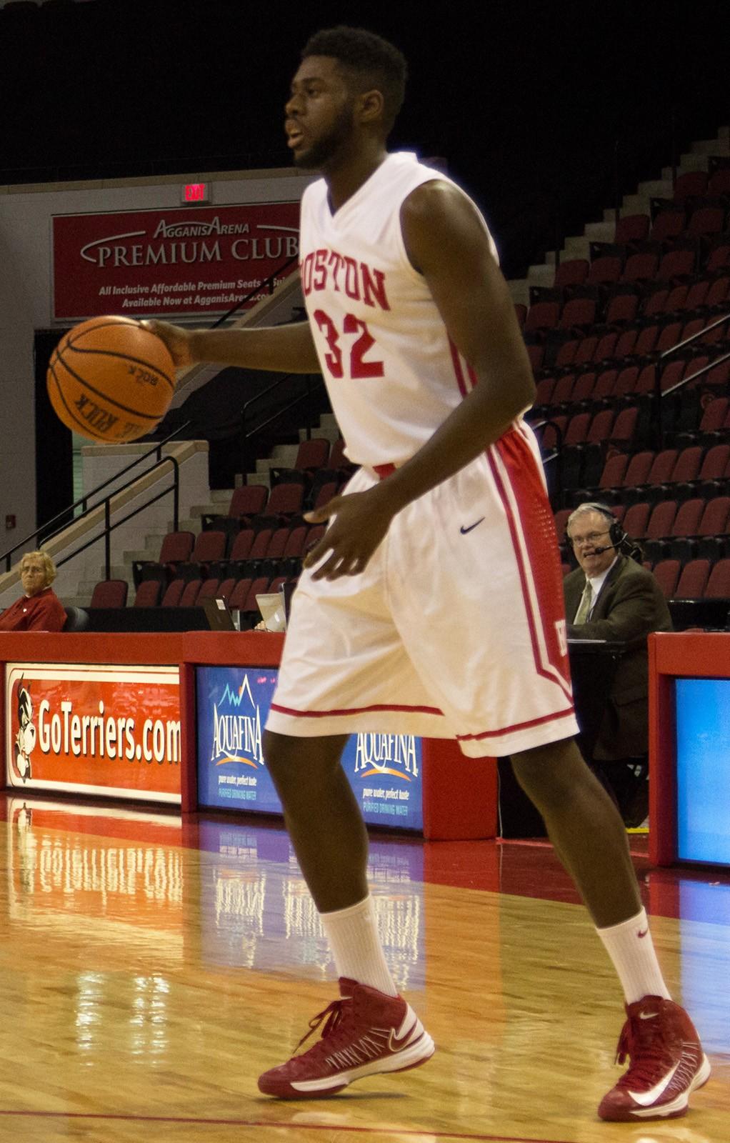 Turnovers plague men’s basketball as it falls to Holy Cross in regular season finale