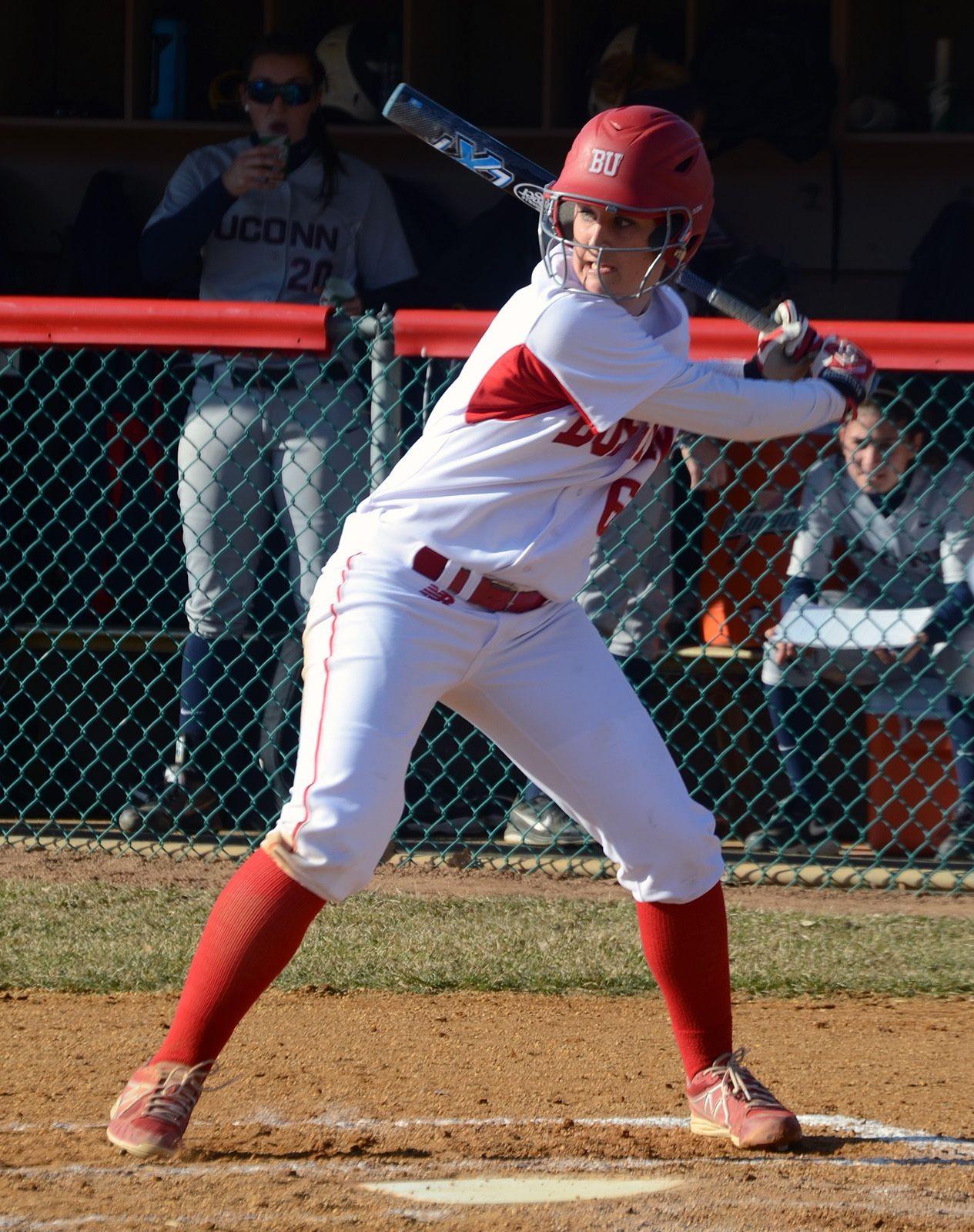 Softball splits spring break results in Florida