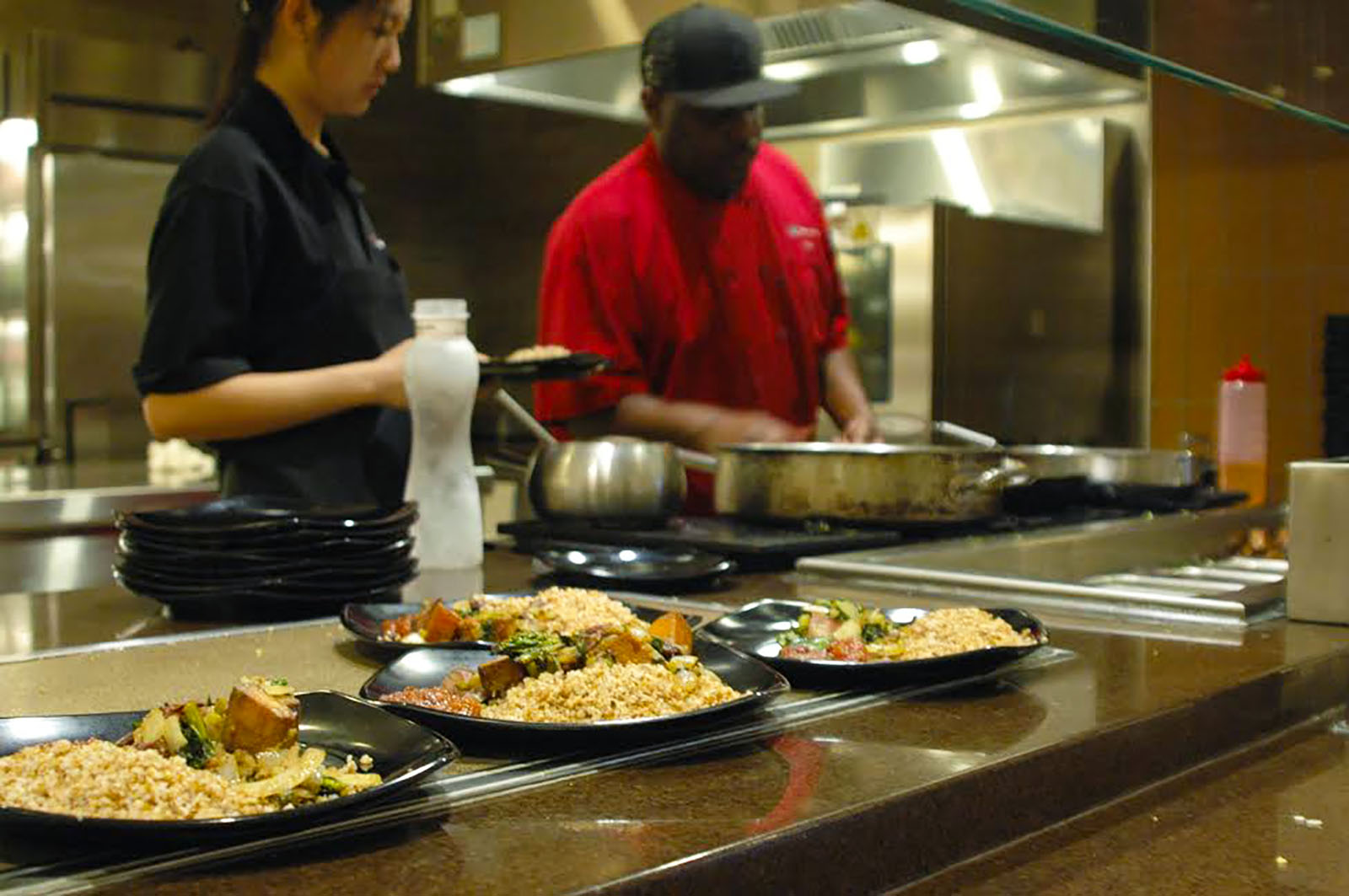 Boston University Dining Services has added a new vegan station to the Fresh Food Company at Marciano Commons at 100 Bay State Road. PHOTO BY ALEX MASSET/ DAILY FREE PRESS STAFF