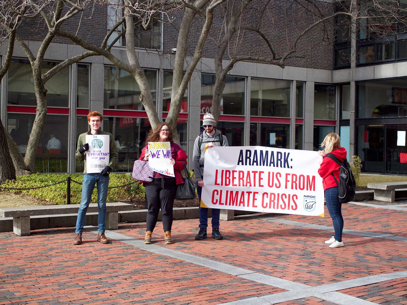 Student group Expose BU protests Boston University Dining Services’ contract with Aramark outside the George Sherman Union Thursday afternoon. DANIEL KOOL/ DAILY FREE PRESS STAFF
