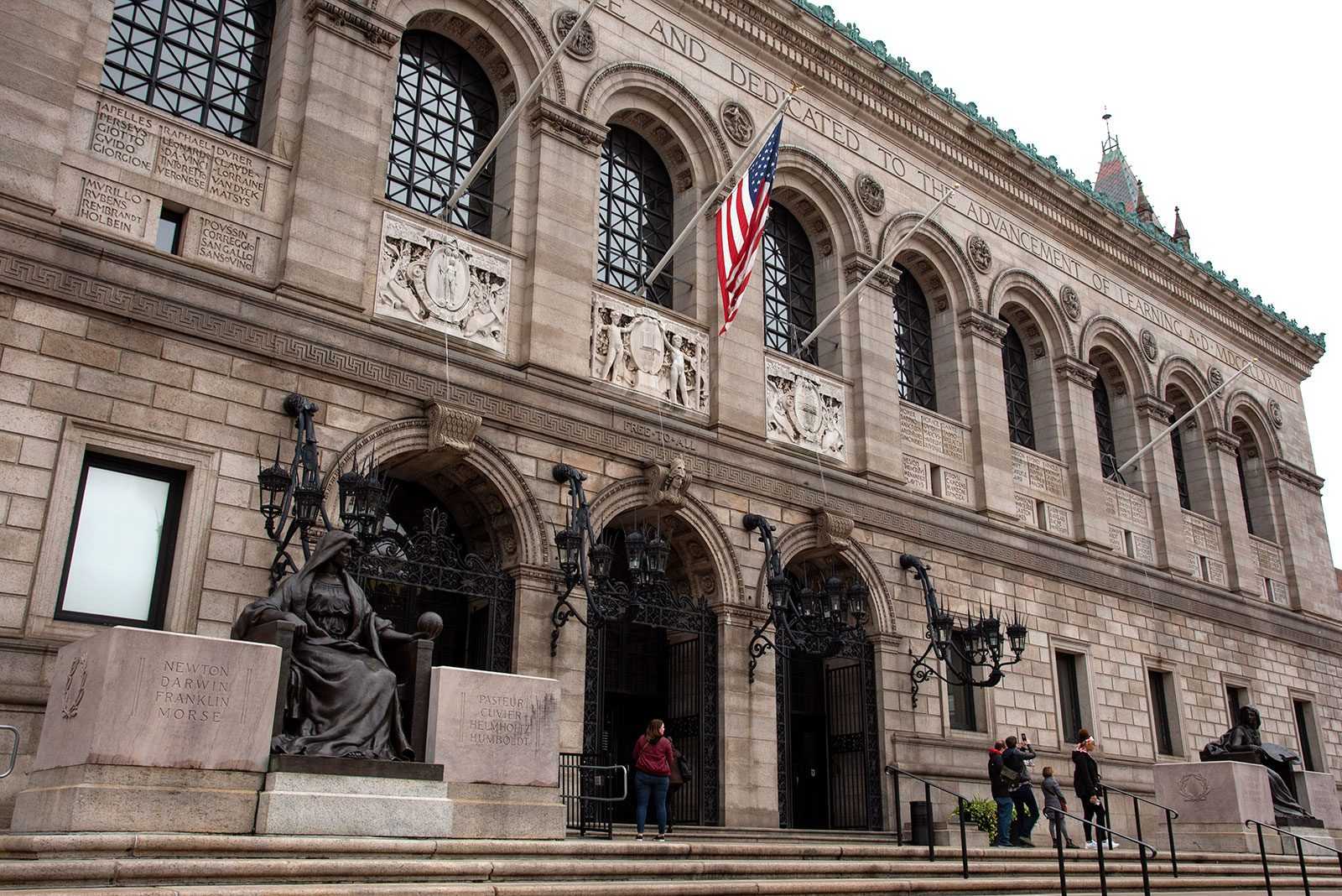 Beginning in November, the Boston Public Library is eliminating all library fines for youth under 18. DANIEL MU/ DAILY FREE PRESS STAFF