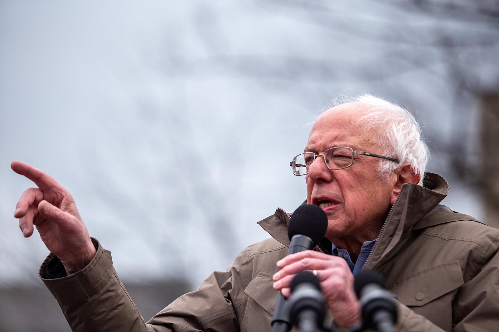 Democratic candidate Sen. Bernie Sanders addresses a crowd of 13,000 at a rally on the Boston Common Saturday, three days before Super Tuesday. LAURYN ALLEN/ DAILY FREE PRESS STAFF