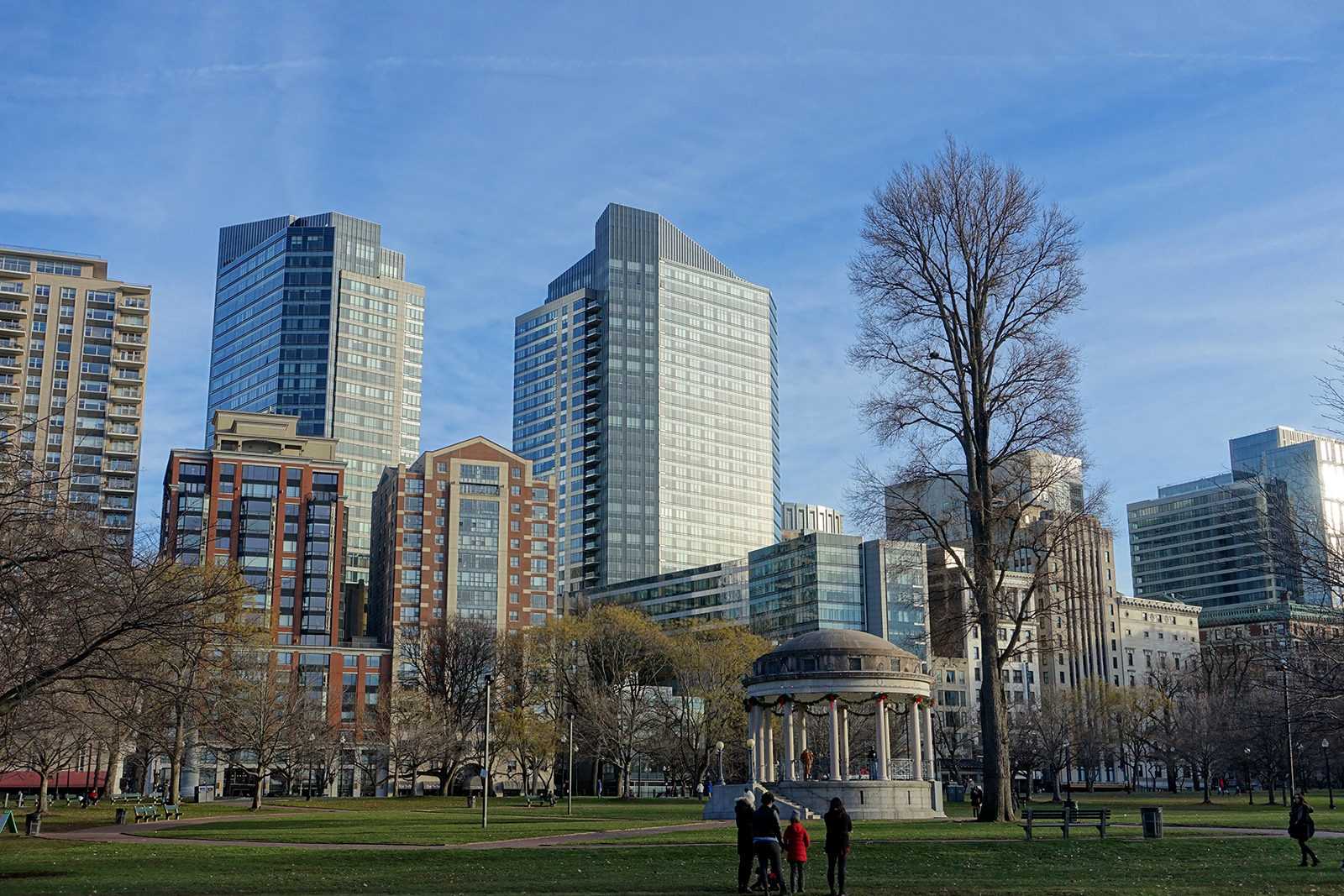 A man is shot and seriously injured on the Boston Common Tuesday night, which is indicative of Boston’s increasing gun violence. PHOTO COURTESY WIKIMEDIA COMMONS