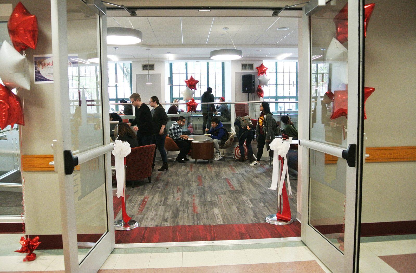 The CAS Think Tank, located across the hallway from the CAS dean’s office, opens on Monday. PHOTO BY MARIA CASTILLO/ DAILY FREE PRESS STAFF