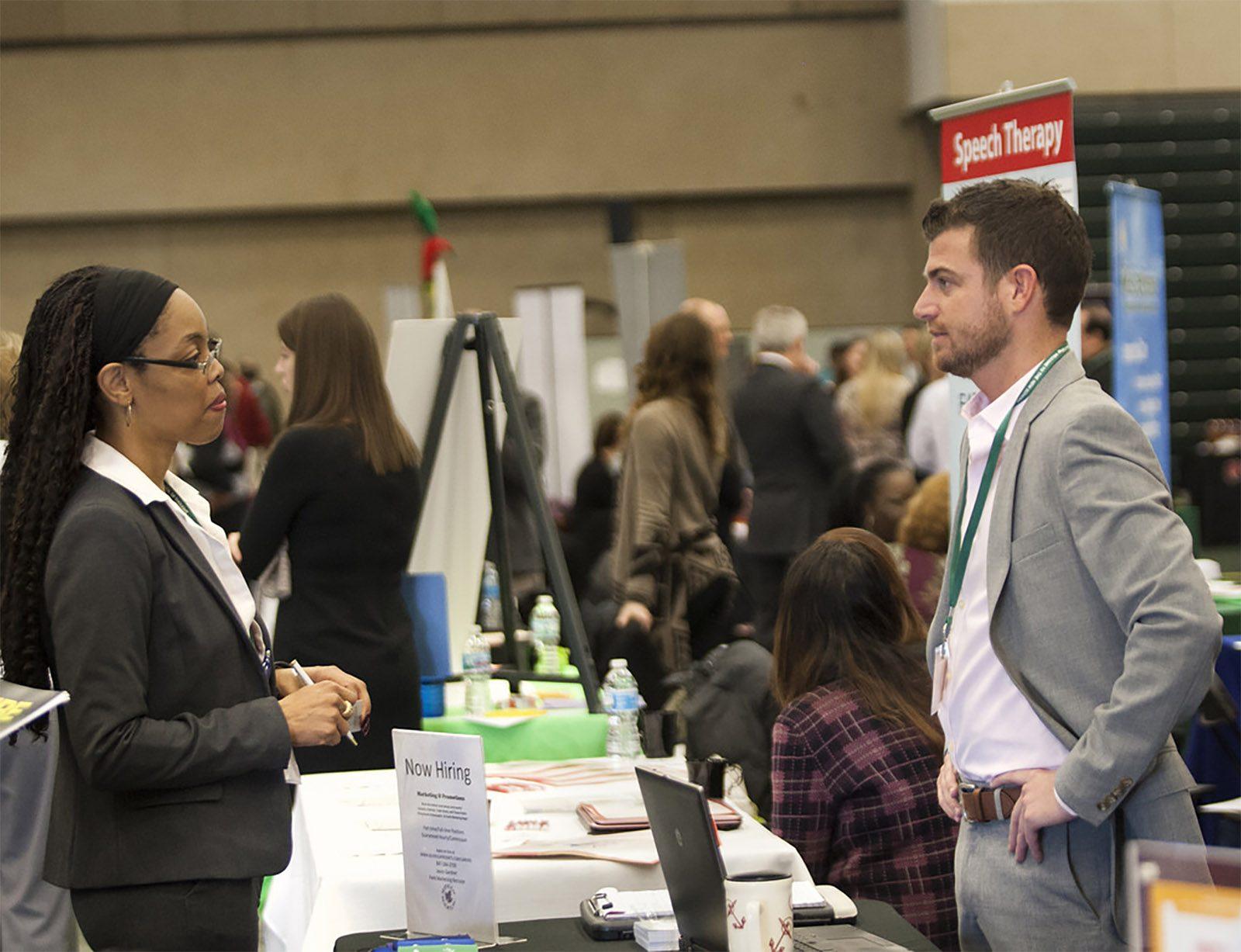 EDITORIAL: Students must take initiative in job hunting