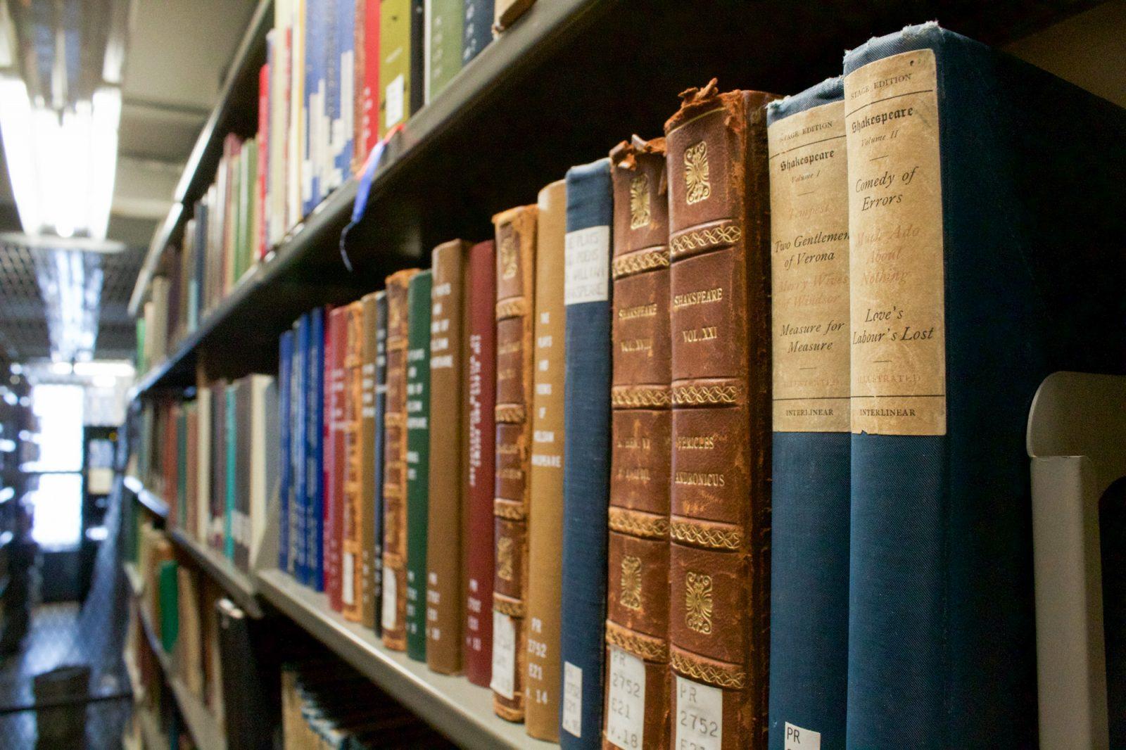 Shakespeare plays in Mugar Library’s fiction section. Boston University Libraries administration are looking to change how students view libraries and make them a place where they can connect and find a community. SARAH CRUZ/DFP PHOTOGRAPHER