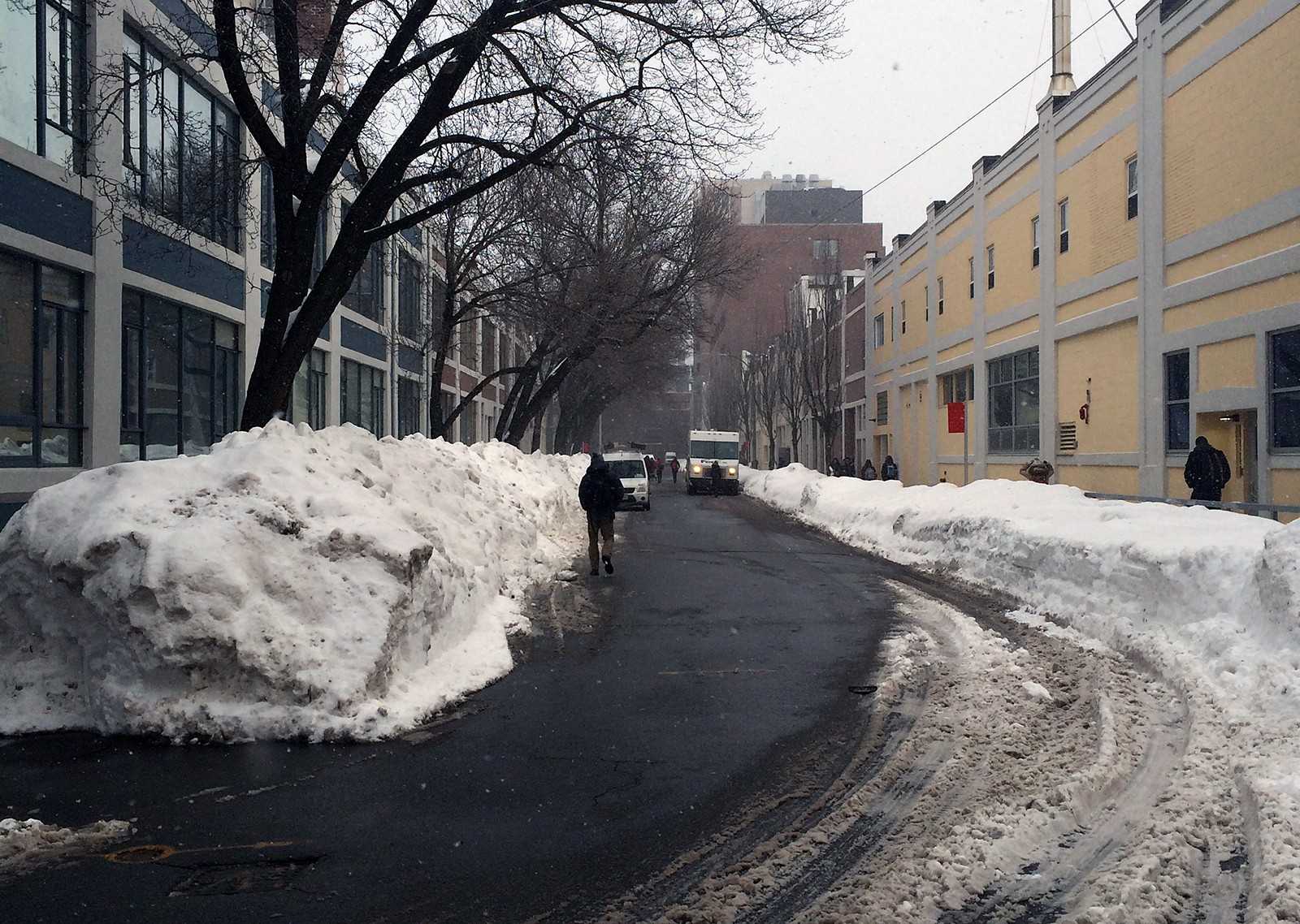 The Boston University and Boston police departments investigated reports of a suspicious package Thursday at 24 Cummington St. PHOTO BY ALLIE WIMLEY/DAILY FREE PRESS STAFF
