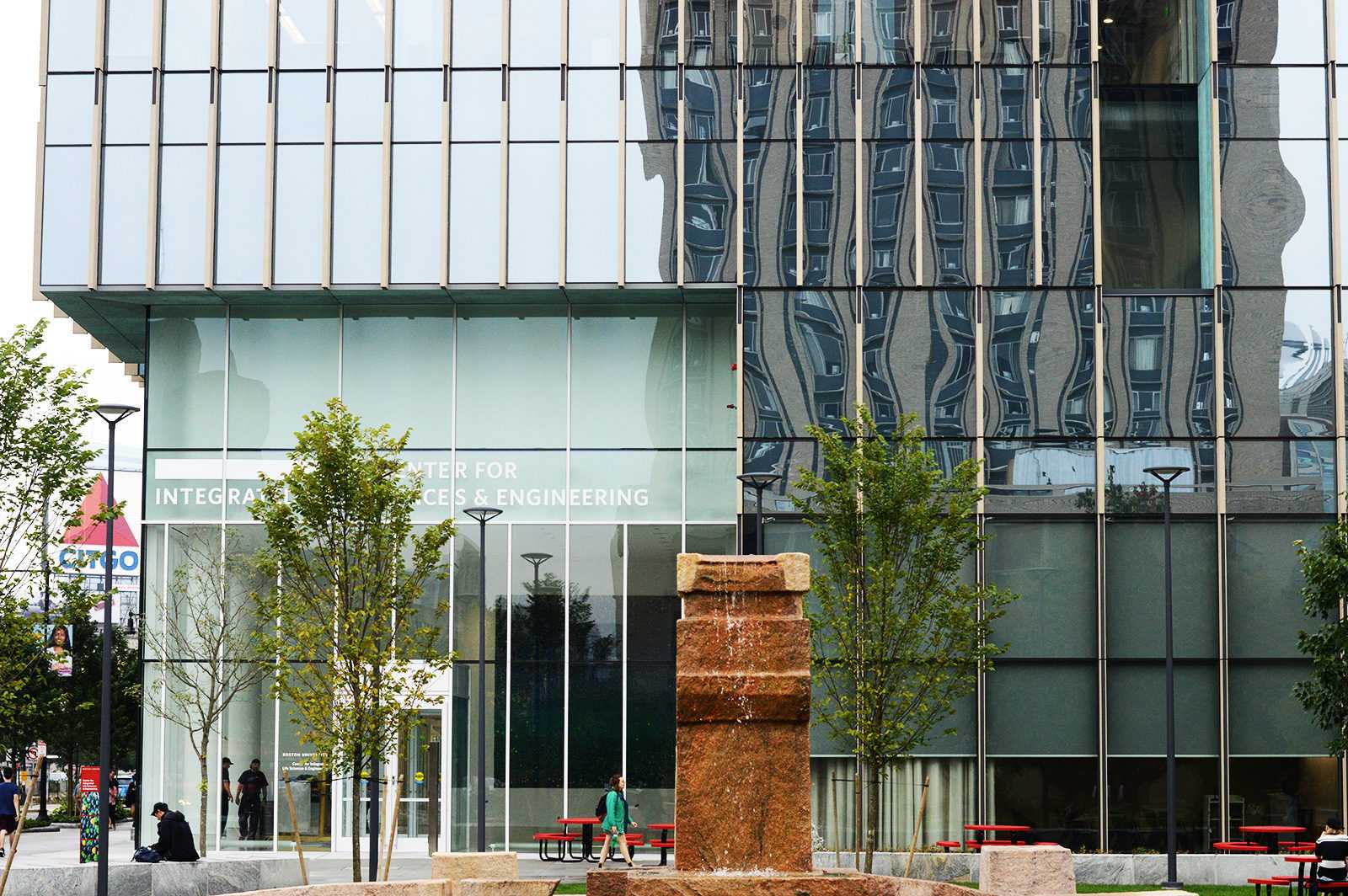 The Center for Integrated Life Sciences and Engineering, a nine-story research facility, opens at 610 Commonwealth Ave. PHOTO BY VIGUNTHAAN THARMAJARAH/ DAILY FREE PRESS STAFF