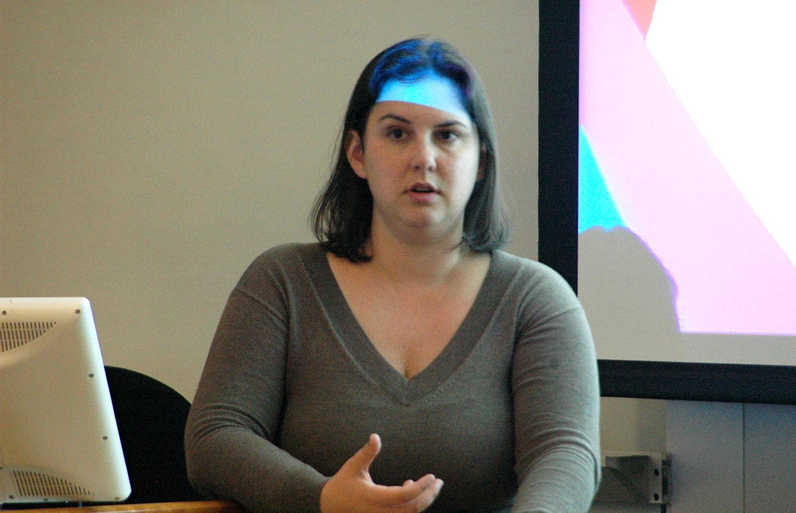 Sarah Prager speaks about her novel “Queer, There and Everywhere” Oct. 17 at Simmons College. PHOTO BY ALEX MASSET/ DAILY FREE PRESS STAFF