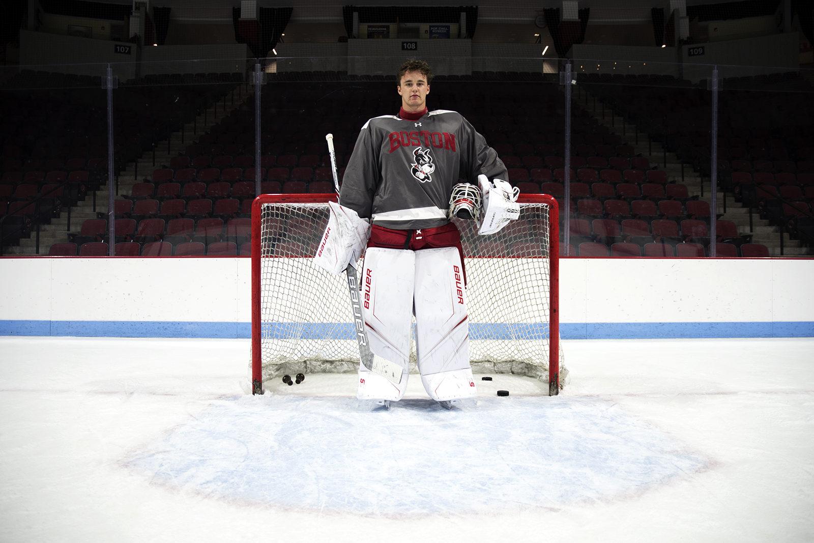 After finishing last season with a 21-11-3 record, sophomore goaltender Jake Oettinger looks to continue his success. PHOTO BY CHLOE GRINBERG/ DAILY FREE PRESS STAFF
