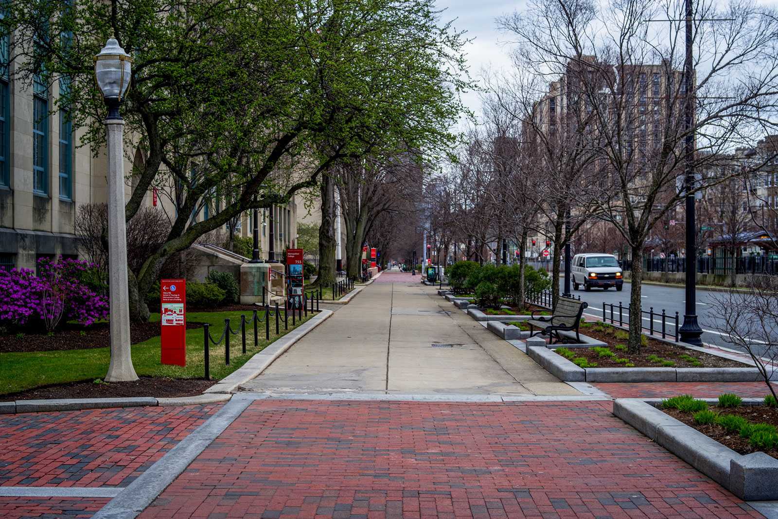 Boston’s Charles River Campus appears empty. The class of 2024’s introductory orientation has been moved online, forcing student facilitators to adapt to virtual orientation platforms. ANGELA YANG/ DFP FILE