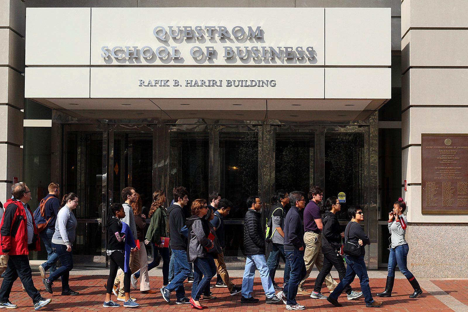 People walk past Boston University’s Questrom School of Business on Commonwealth Avenue. Questrom ranked No. 4 in the nation for the percentage of female-identifying students who are full-time MBA students. FRANCHESCA VIAUD/ DAILY FREE PRESS STAFF