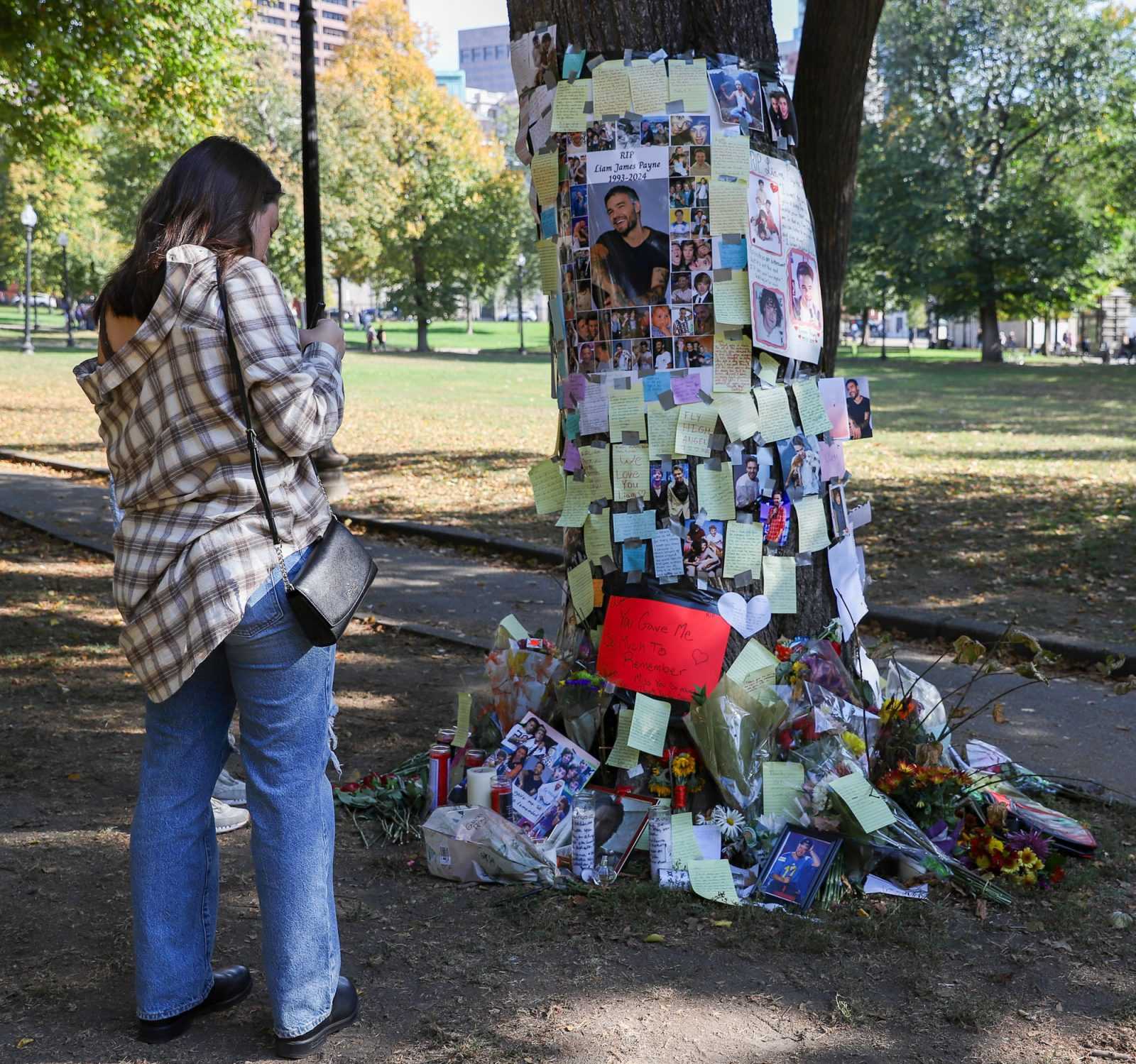 A person writes a note to leave at the Liam Payne memorial in Boston Common. The memorial, which is located at a tree between Brewer Fountain and Tadpole Playground, was created after singer and former One Direction member Liam Payne’s death was announced. KATE KOTLYAR/DFP PHOTOGRAPHER