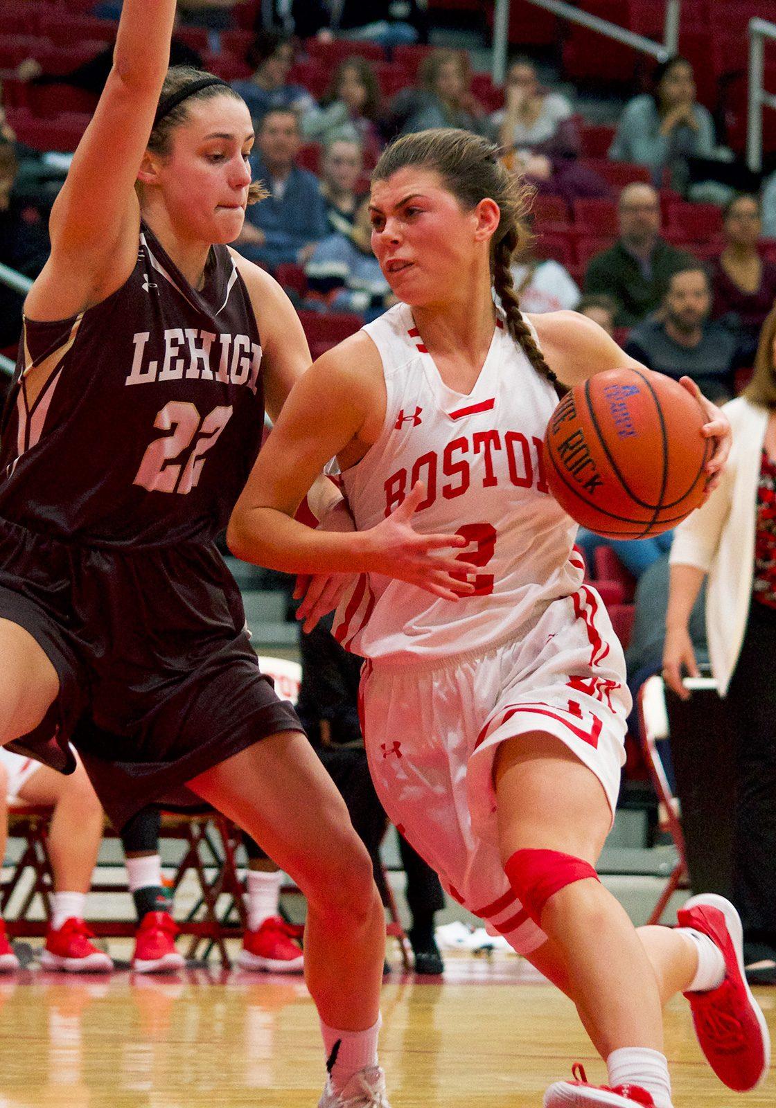 Junior Katie Nelson, shown in a February 2018 game against Lehigh University, was the only Terrier to play the entire 40 minutes in Boston University’s victory over the University of New Hampshire. CHLOE GRINBERG/ DFP FILE