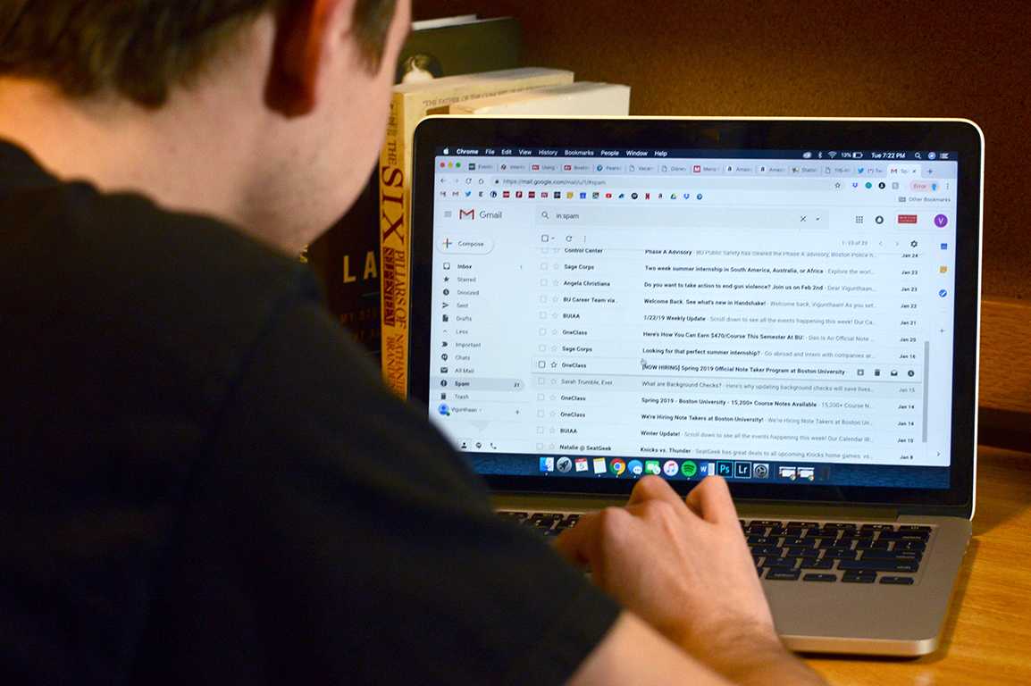 The Boston University Police Department sent out an email last week that said five incidents had been reported of students receiving fake online job opportunities since Dec. 12. ILLUSTRATION BY VIGUNTHAAN THARMARAJAH/ DAILY FREE PRESS STAFF
