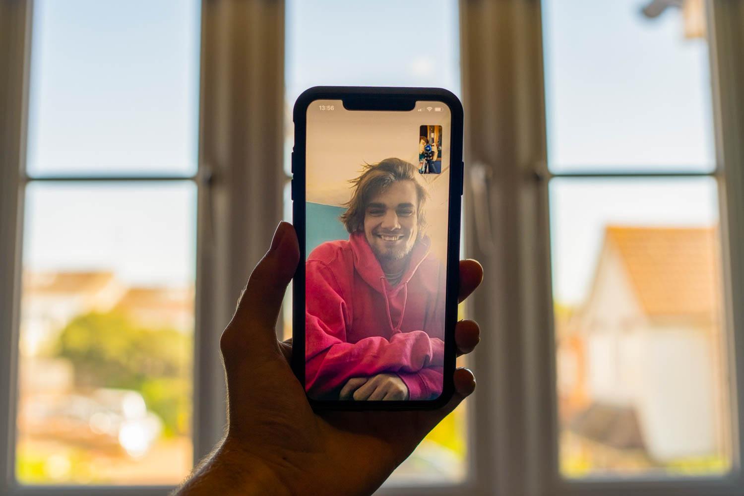 Friends chatting over a video call. Keeping in touch with our friends across state or country lines can be difficult when in the thick of University life – Sam provides some tips to help maintain those close connections. COURTESY OF BEN COLLINS VIA UNSPLASH