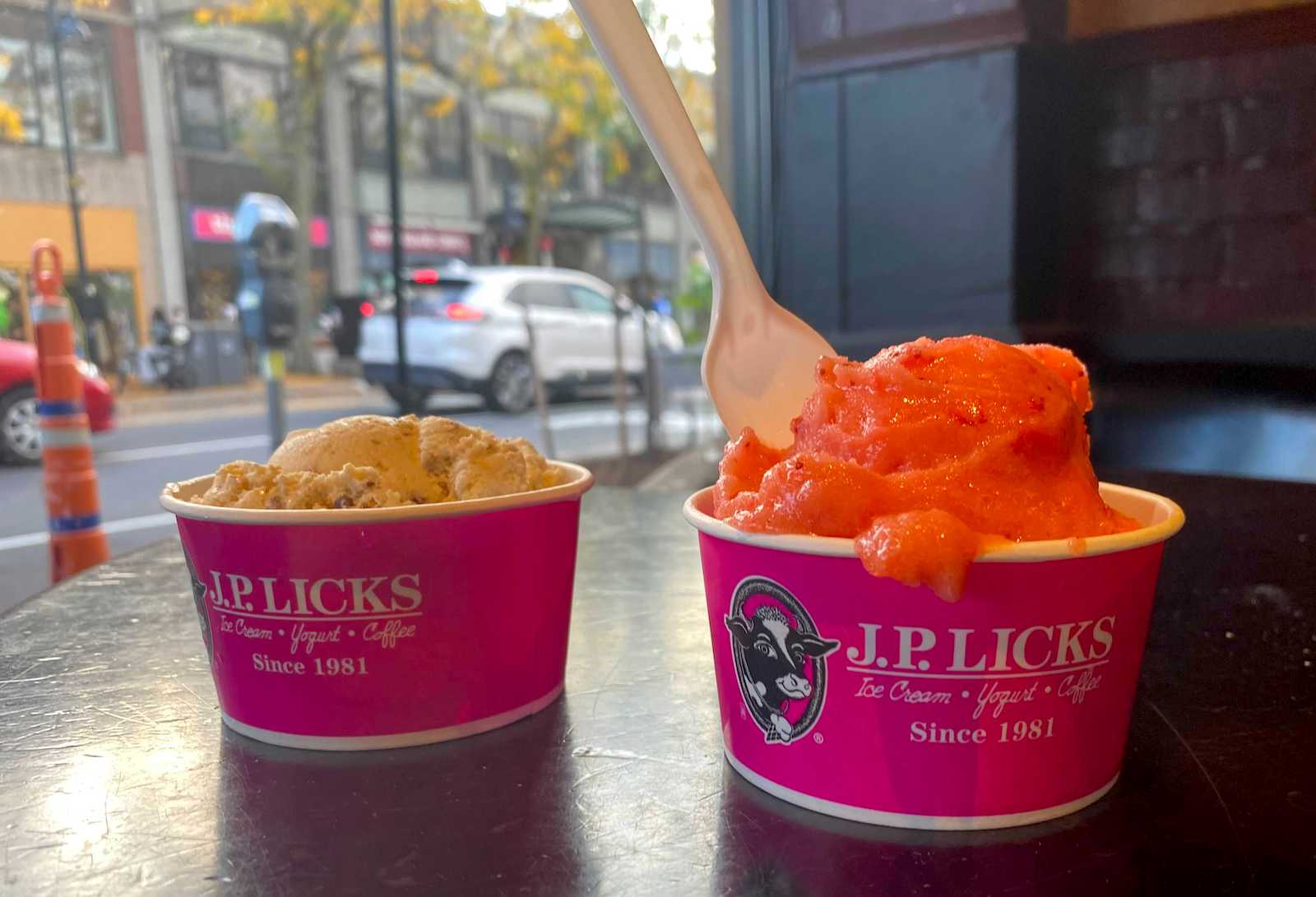 J.P. Licks’ two new ice cream flavors: “Midnight Munchies” and “Strawberry Lime Red Bull Sorbet.” MOLLY FARRAR/ DAILY FREE PRESS STAFF
