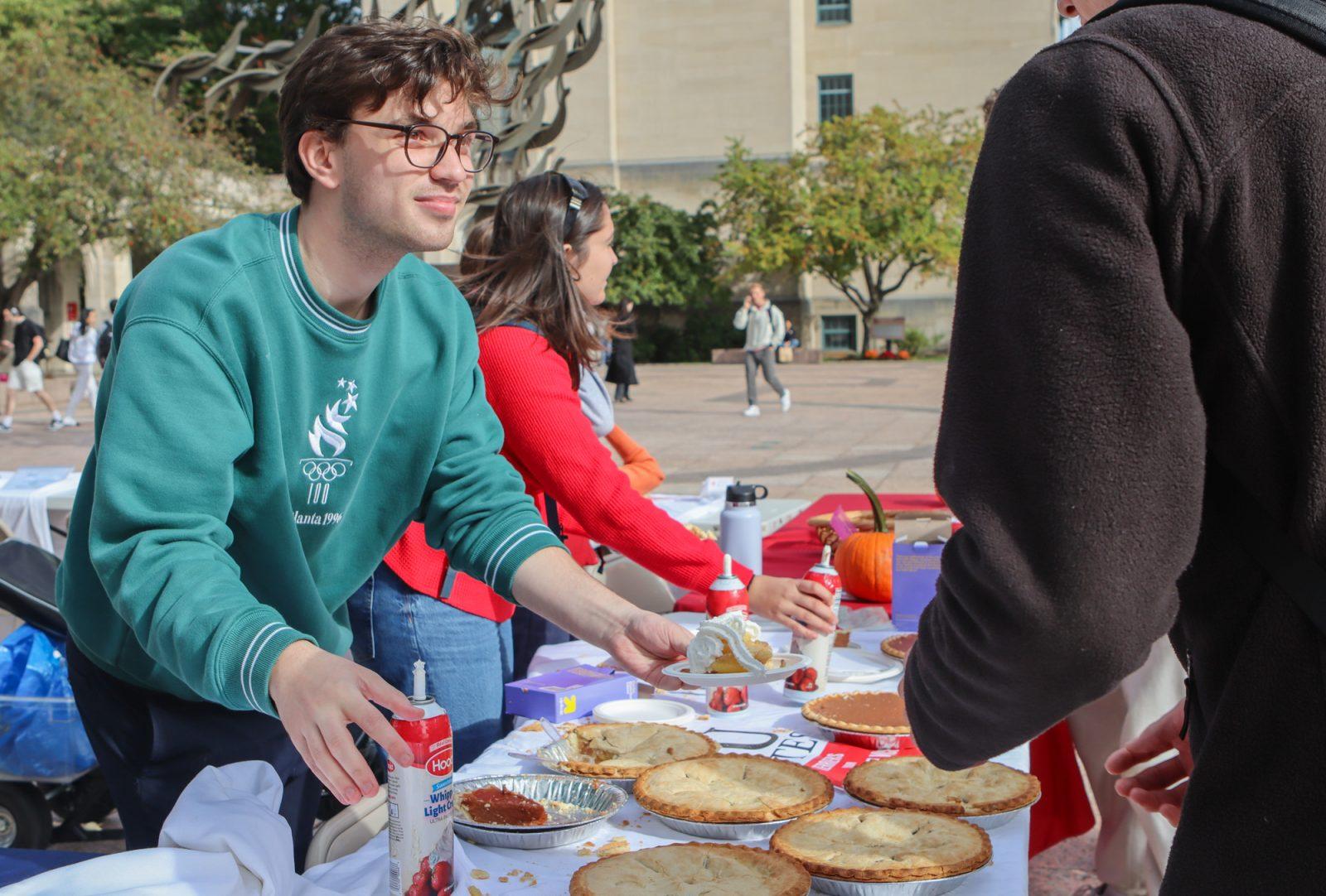 On Oct. 15, members of BU Votes distributed pumpkin and apple pie slices to students who registered or were already registered to vote in the 2024 Presidential Election. RACHEL FEINSTEIN/DFP PHOTOGRAPHER