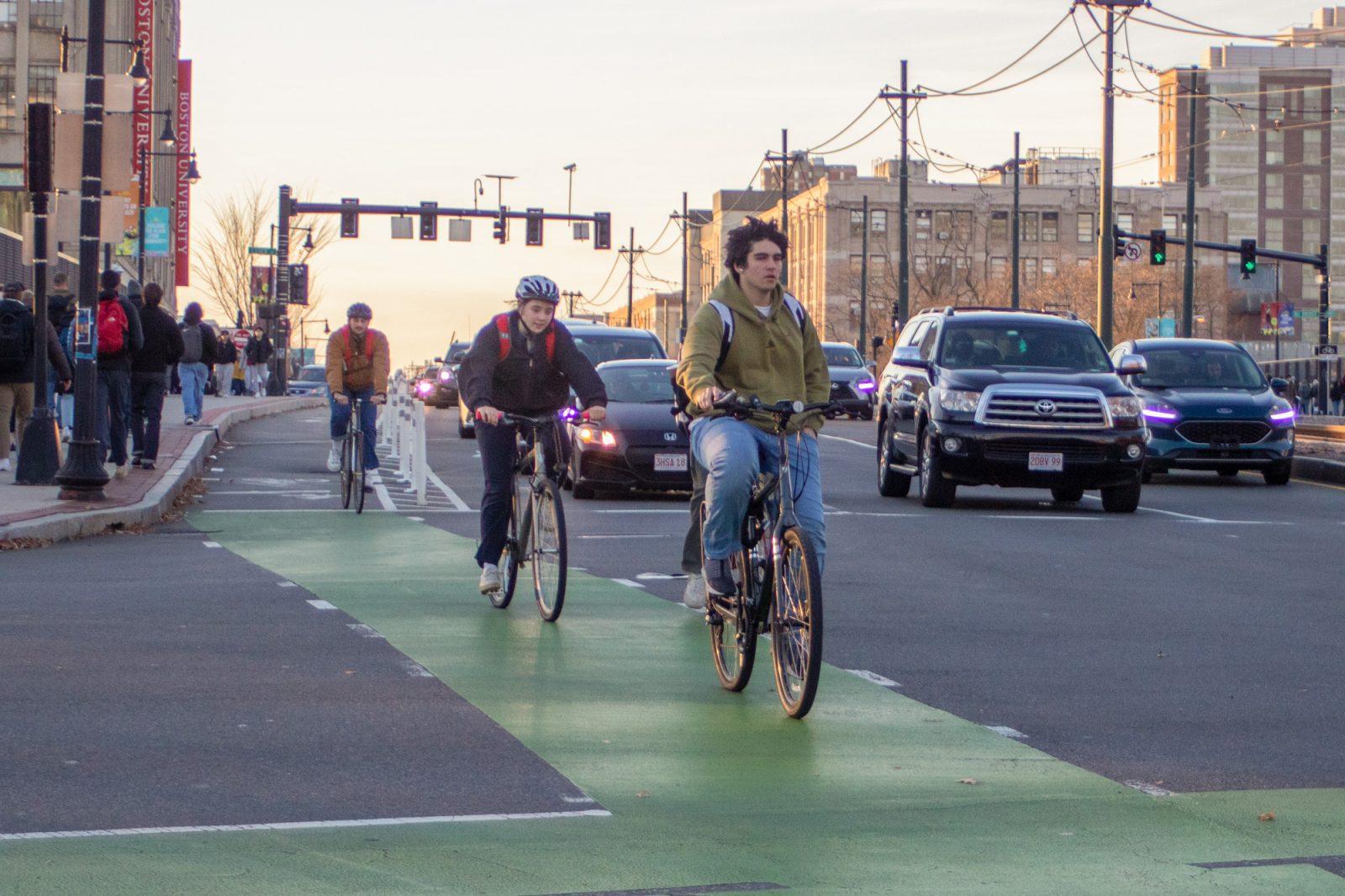 Students use bike lanes on Commonwealth Avenue on Thursday. New separated bike lanes will be installed on Cambridge Street at the beginning of next year as a part of Cambridge’s new Safety Improvement Project. HOLLY GUSTAVSEN/DFP PHOTOGRAPHER