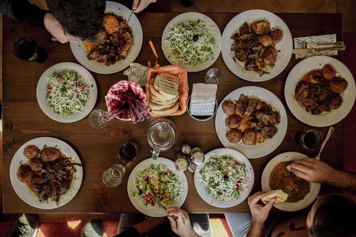 A family meal. The flurry of catch-up questions family members like to ask their children upon returning home for the holidays can be overwhelming – Payton shares a few tips to avoid being vigorously cross-examined by your relatives. COURTESY OF STEFAN VLADIMIROV VIA UNSPLASH

