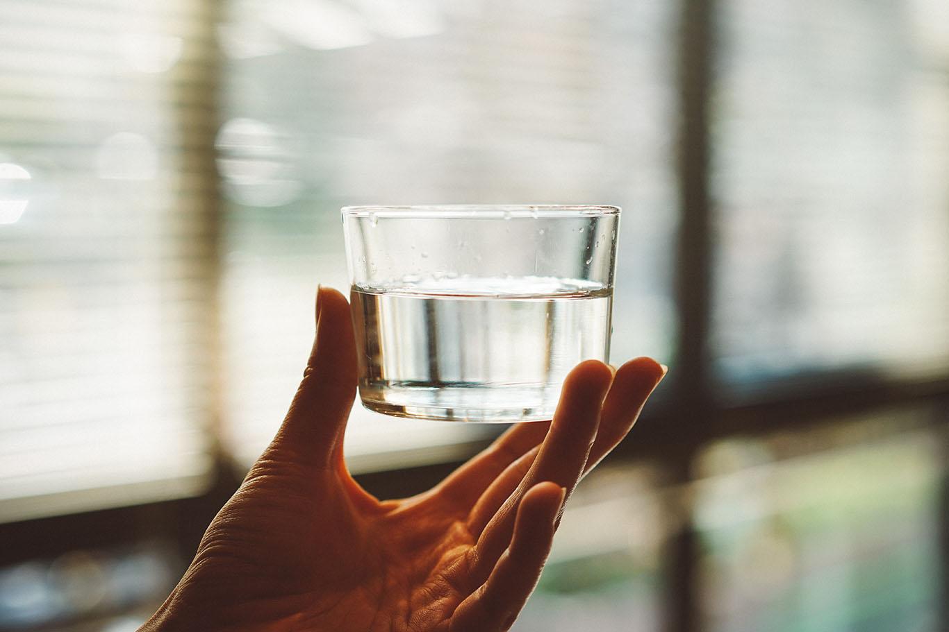 A glass of water. Melina writes of her severe dehydration experience to remind people to drink plenty of water. COURTESY OF MANKI KIM VIA UNSPLASH
