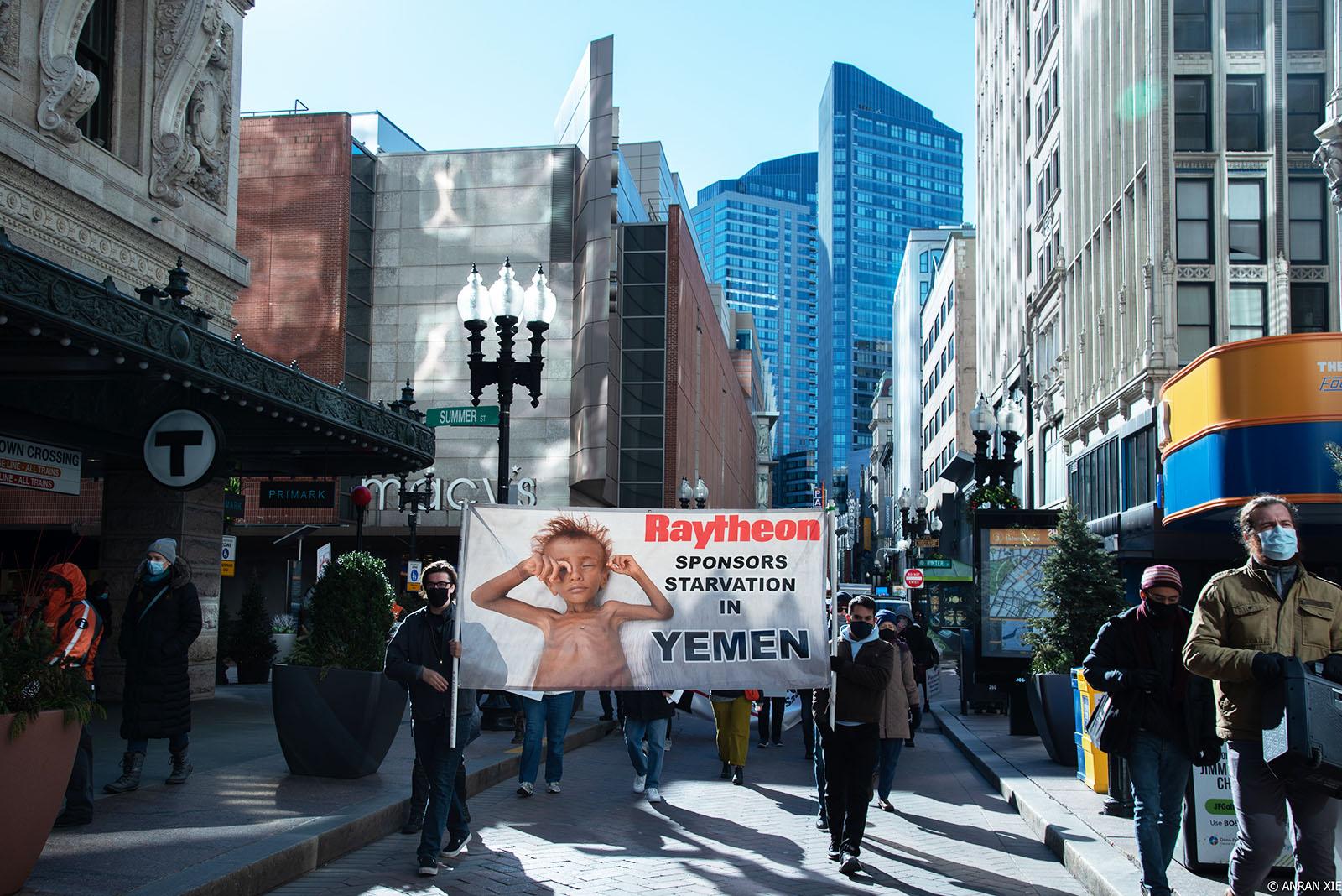 Demonstrators gathered outside the Massachusetts Statehouse Monday to ask the Biden administration to end the United States’ role in ongoing armed conflicts in Yemen. ANRAN XIE/ DAILY FREE PRESS STAFF 