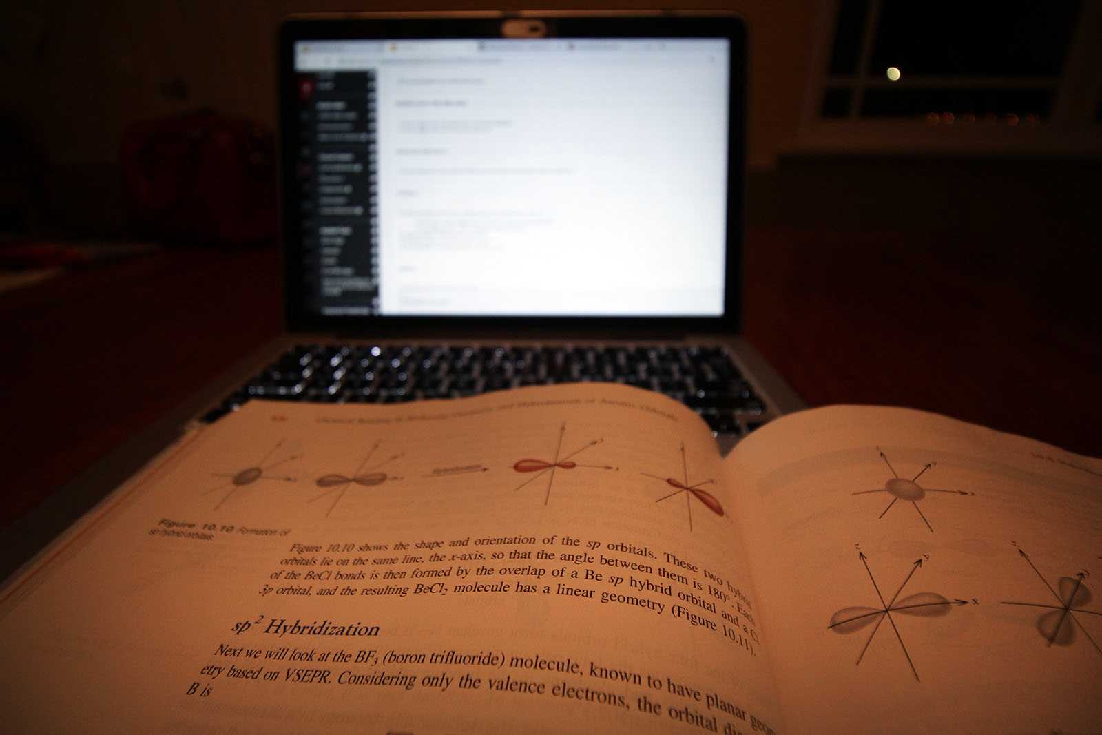 Boston University professors are administering exams online this semester in accordance with the Learn from Anywhere model. ILLUSTRATION BY HANNAH YOSHINAGA/ DAILY FREE PRESS STAFF