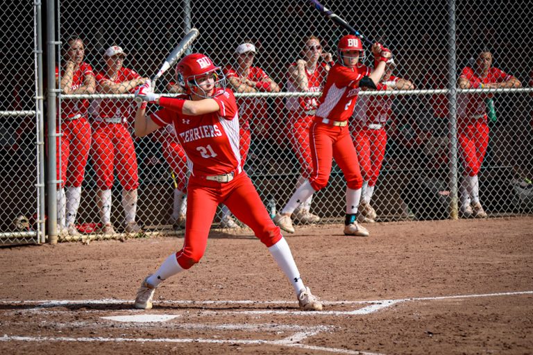 Softball splits doubleheader in final games of USFRawlings