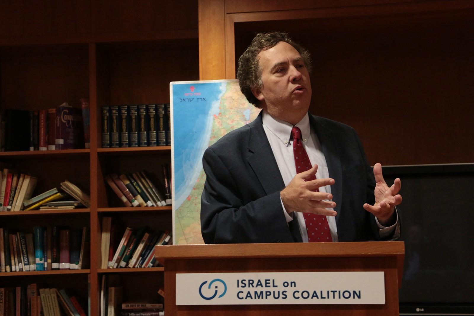 David Makovsky, former senior advisor on Secretary of State John Kerry's Israeli-Palestinian peace team, speaks at The Florence & Chafetz Hillel House at BU Tuesday evening about "Seeking Justice: Strengthening the Prospect for Middle East Peace” PHOTO BY KELSEY CRONIN/DAILY FREE PRESS STAFF